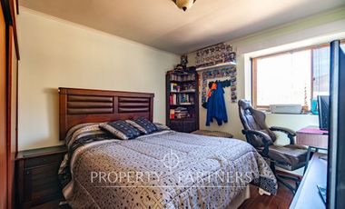 Amplia casa en parcela cercana al aeropuerto