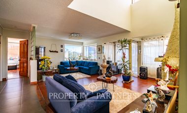 Amplia casa en parcela cercana al aeropuerto