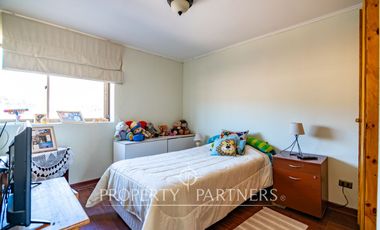 Amplia casa en parcela cercana al aeropuerto