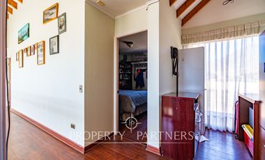 Amplia casa en parcela cercana al aeropuerto