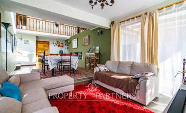 Amplia casa en parcela cercana al aeropuerto