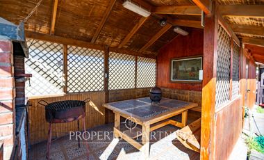 Amplia casa en parcela cercana al aeropuerto