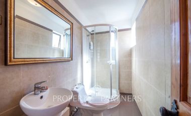 Amplia casa en parcela cercana al aeropuerto