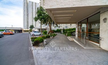 Moderno departamento en Marina Costa con preciosa vista a toda la Bahia