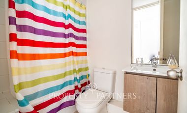 Moderno departamento amoblado en Condominio ubicado en Avenida Pacífico, segunda línea