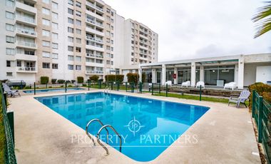 Moderno departamento amoblado en Condominio ubicado en Avenida Pacífico, segunda línea