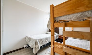 Moderno departamento amoblado en Condominio ubicado en Avenida Pacífico, segunda línea