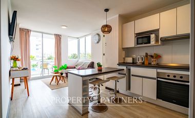 Moderno departamento amoblado en Condominio ubicado en Avenida Pacífico, segunda línea