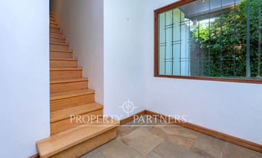 Casa Estilo Colonial de 6D + Piscina. Cercano a Colegio Sagrado Corazón Apoquindo