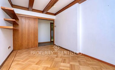 Casa Estilo Colonial de 6D + Piscina. Cercano a Colegio Sagrado Corazón Apoquindo