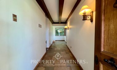 Casa Estilo Colonial de 6D + Piscina. Cercano a Colegio Sagrado Corazón Apoquindo