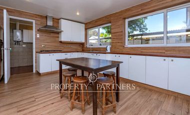 Casa Estilo Colonial de 6D + Piscina. Cercano a Colegio Sagrado Corazón Apoquindo