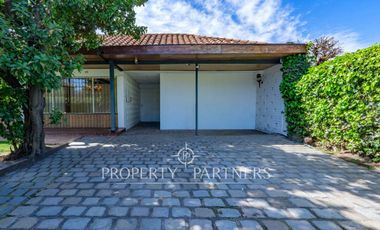 Casa Estilo Colonial de 6D + Piscina. Cercano a Colegio Sagrado Corazón Apoquindo