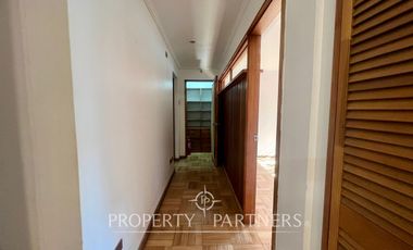 Casa Estilo Colonial de 6D + Piscina. Cercano a Colegio Sagrado Corazón Apoquindo