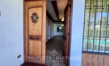 Casa Estilo Colonial de 6D + Piscina. Cercano a Colegio Sagrado Corazón Apoquindo