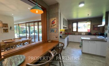 Amplia y luminosa casa colindante con cancha de golf