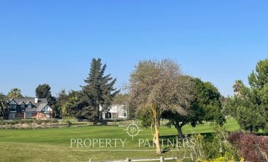 Amplia y luminosa casa colindante con cancha de golf