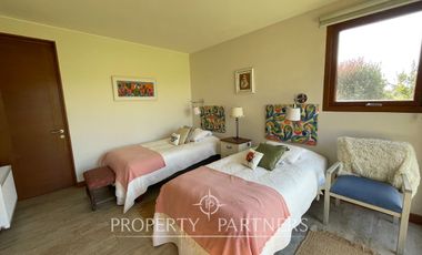 Amplia y luminosa casa colindante con cancha de golf