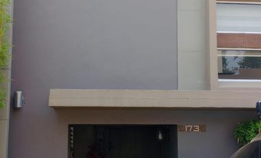 CASA EXCLUSIVA! Recien remodelada