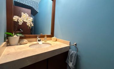 Casa de 3 niveles en Arbolada: seguridad, confort y estilo en un solo lugar