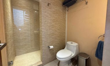 Casa de 3 niveles en Arbolada: seguridad, confort y estilo en un solo lugar