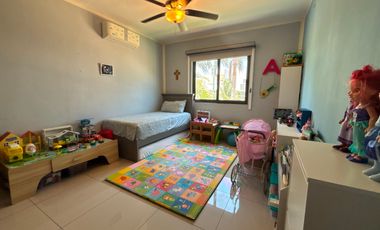 Casa de 3 niveles en Arbolada: seguridad, confort y estilo en un solo lugar