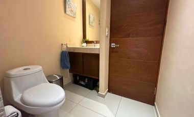 Casa de 3 niveles en Arbolada: seguridad, confort y estilo en un solo lugar