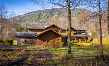 Espectacular casa junto al rio Liucura!