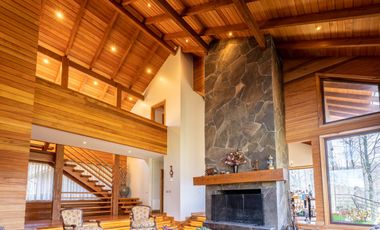 Espectacular casa junto al rio Liucura!