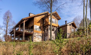 Espectacular casa junto al rio Liucura!
