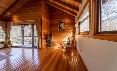 Espectacular casa junto al rio Liucura!