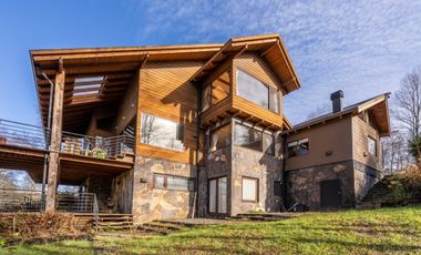 Espectacular casa junto al rio Liucura!