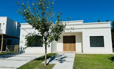 Casa en  Alquiler 3 dormitorios Escobar Barrio Cerrado una planta