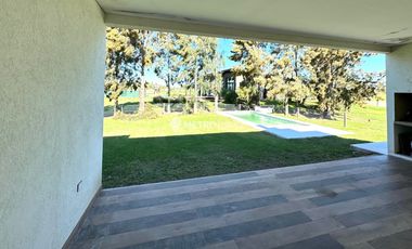 Casa en  Alquiler 3 dormitorios Escobar Barrio Cerrado una planta