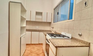 PH AL FRENTE DOS DORMITORIOS, LIVING COMEDOR, DOS PATIOS, 100m2