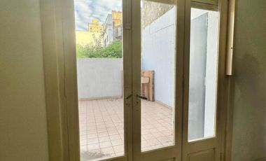 PH AL FRENTE DOS DORMITORIOS, LIVING COMEDOR, DOS PATIOS, 100m2