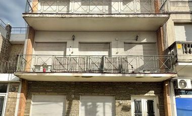 PH AL FRENTE DOS DORMITORIOS, LIVING COMEDOR, DOS PATIOS, 100m2