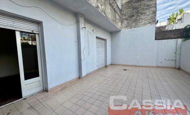 PH AL FRENTE DOS DORMITORIOS, LIVING COMEDOR, DOS PATIOS, 100m2