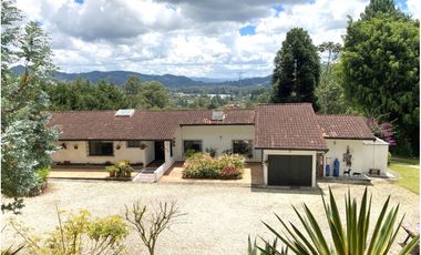 Venta de Finca en La Ceja | Reformada, con vista y huerta productiva