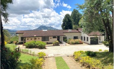 Venta de Finca en La Ceja | Reformada, con vista y huerta productiva