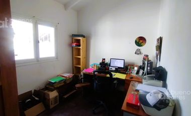 Venta de casa con cochera y parque en Quilmes Oeste.
