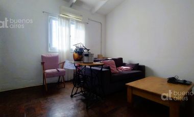 Venta de casa con cochera y parque en Quilmes Oeste.