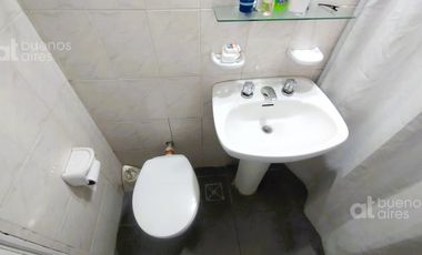 Venta de casa con cochera y parque en Quilmes Oeste.