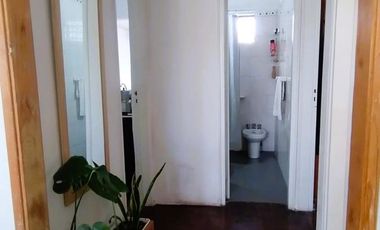 Venta de casa con cochera y parque en Quilmes Oeste.