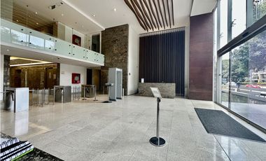 Excelente oficina para arriendo en edificio Semana - El Nogal