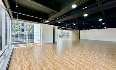 Excelente oficina para arriendo en edificio Semana - El Nogal