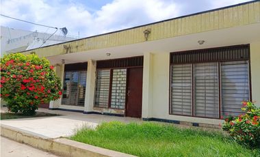 SE VENDE O ARRIENDA CASA CON LOTE ANEXO EN EL JARDN, SANTA MARTA