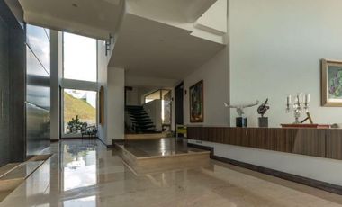 VENDEMOS CASA DE LUJO EN LA CALERA EL POBLADO