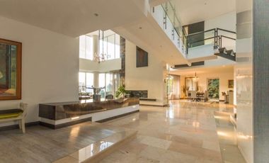 VENDEMOS CASA DE LUJO EN LA CALERA EL POBLADO