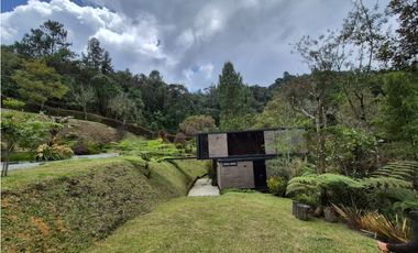 Venta de Hermosa Casa en Alto del Escobero Unidad Cerrada